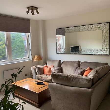 4 The Courtyard Central Windsor 2Br מראה חיצוני תמונה