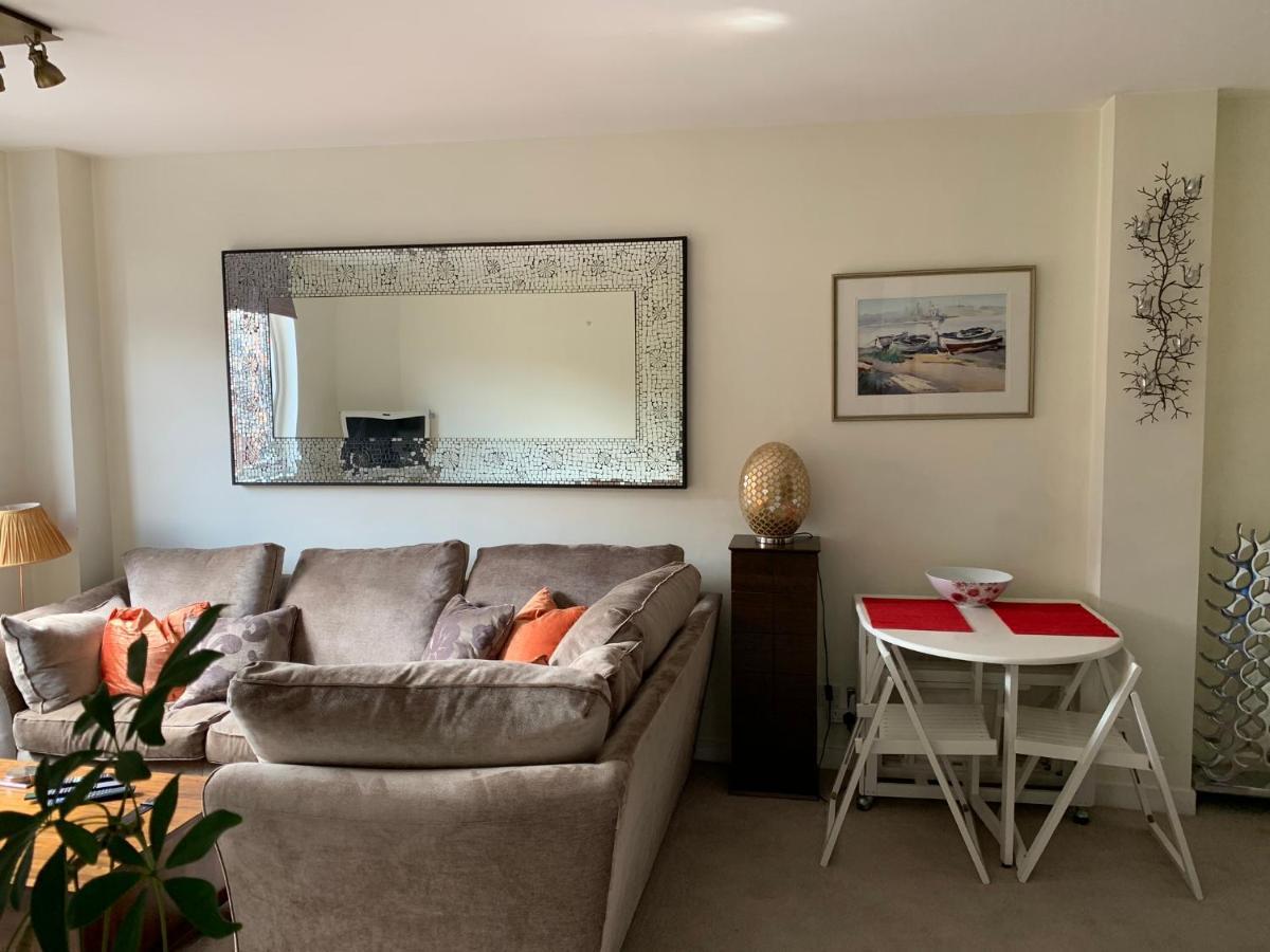 4 The Courtyard Central Windsor 2Br מראה חיצוני תמונה