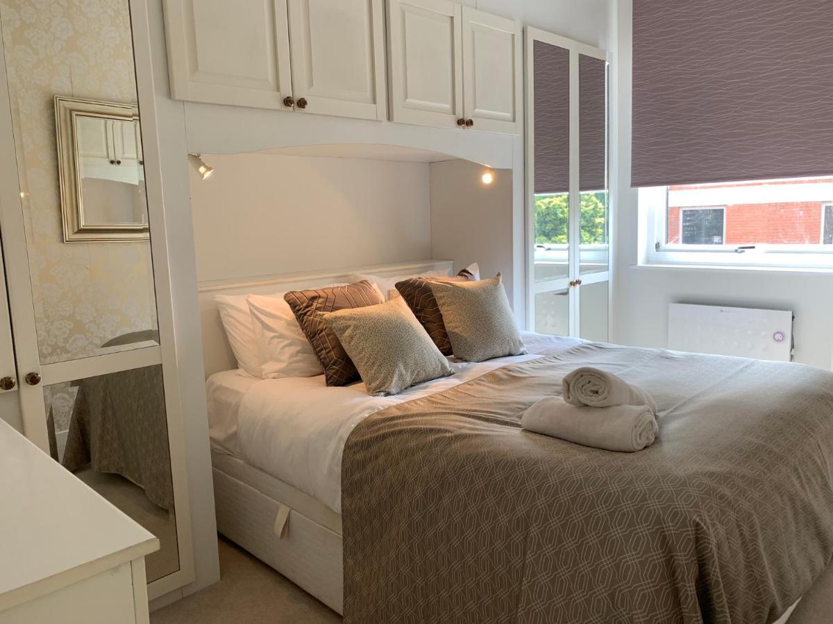 4 The Courtyard Central Windsor 2Br מראה חיצוני תמונה