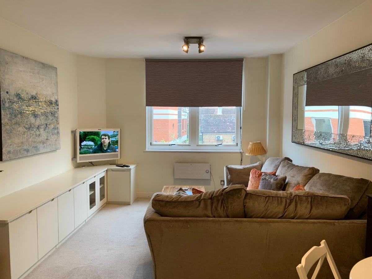 4 The Courtyard Central Windsor 2Br מראה חיצוני תמונה