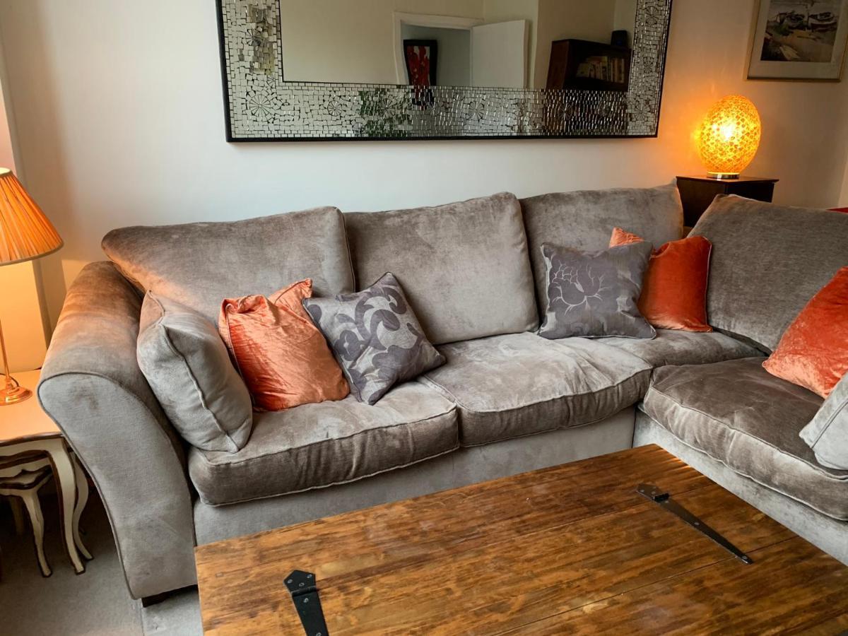 4 The Courtyard Central Windsor 2Br מראה חיצוני תמונה