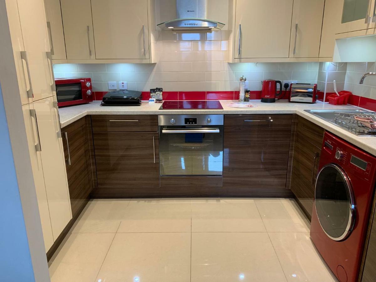 4 The Courtyard Central Windsor 2Br מראה חיצוני תמונה